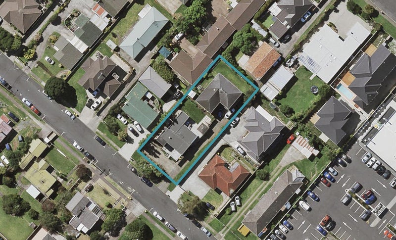 2/5 Thornton Road, Milford, Auckland - Carousel 1