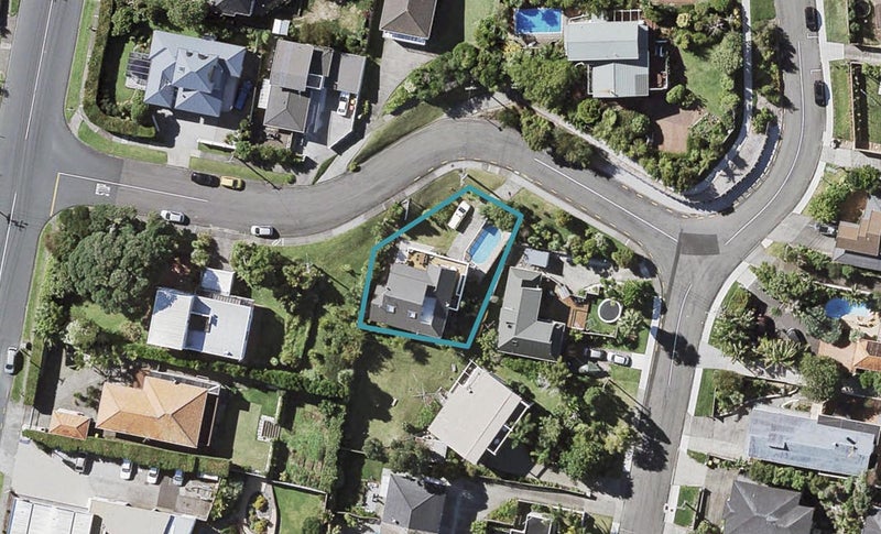 1 Dewsbury Terrace, Castor Bay, Auckland - Carousel 1