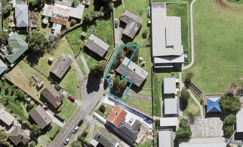 13C Gwendoline Avenue, Te Atatu Peninsula, Auckland - Carousel 1