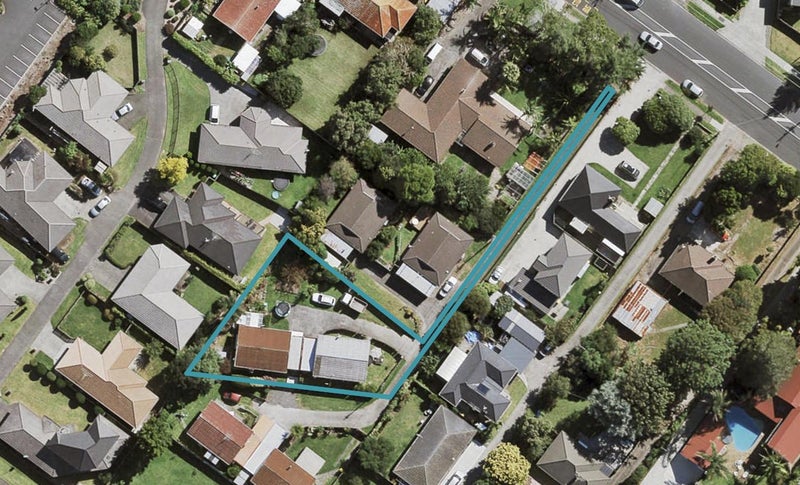 2/60A Swanson Rd, Henderson, Auckland - Carousel 1