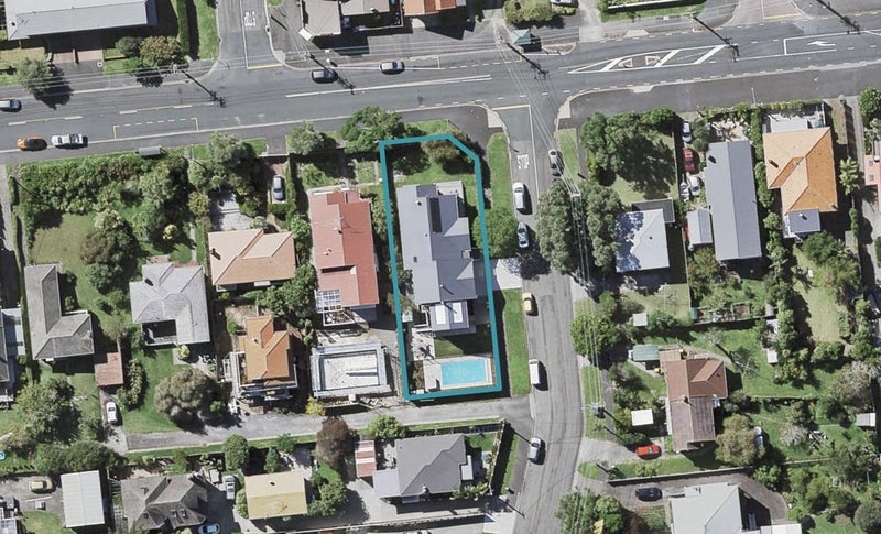 29 Old Lake Road, Narrow Neck, Auckland - Carousel 1