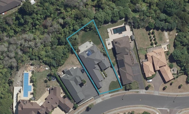 36 Saint James Drive, Huntington, Hamilton - Carousel 1