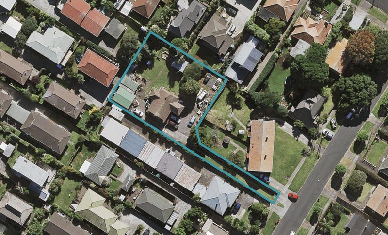 80A Paihia Road, One Tree Hill, Auckland - Carousel 1