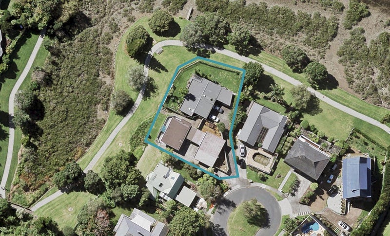 1/13 Estelle Place, Farm Cove, Auckland - Carousel 1
