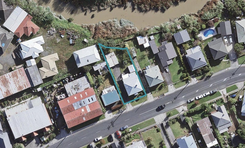 18 Awaroa Road, Helensville, Helensville - Carousel 1