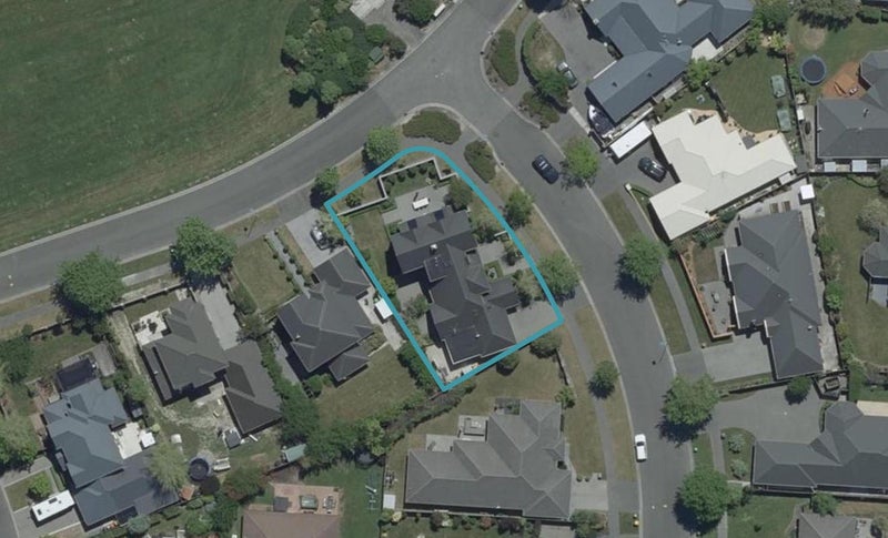 2 Coolspring Way, Redwood, Christchurch - Carousel 1