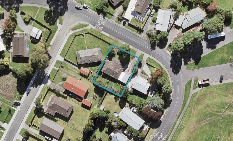 18 Beauchamp Drive, Massey, Auckland - Carousel 1