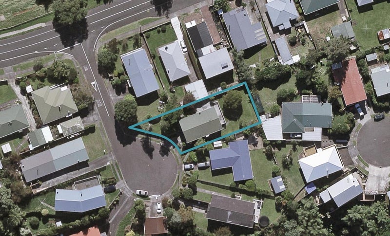 5 Hood Place, Spotswood, New Plymouth - Carousel 1