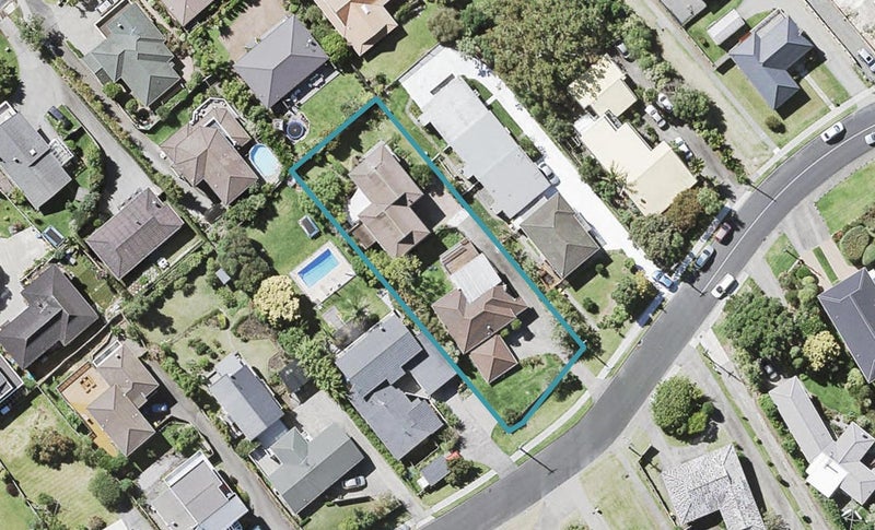 2/9 Newhaven Terrace, Mairangi Bay, Auckland - Carousel 1