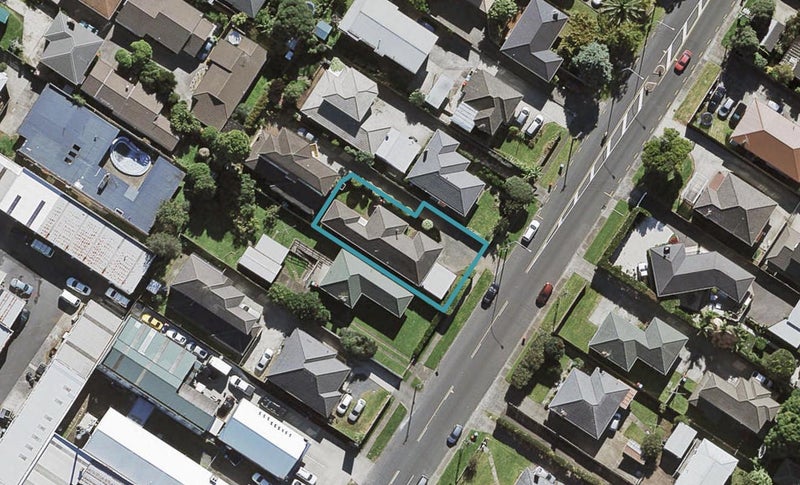 53 Hayr Road, Three Kings, Auckland - Carousel 1