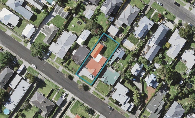 8 Creamer Avenue, Belmont, Auckland - Carousel 1