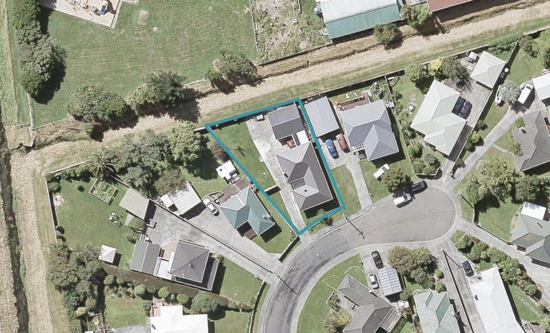 15 Miles Crescent, Wainuiomata, Lower Hutt - Carousel 1