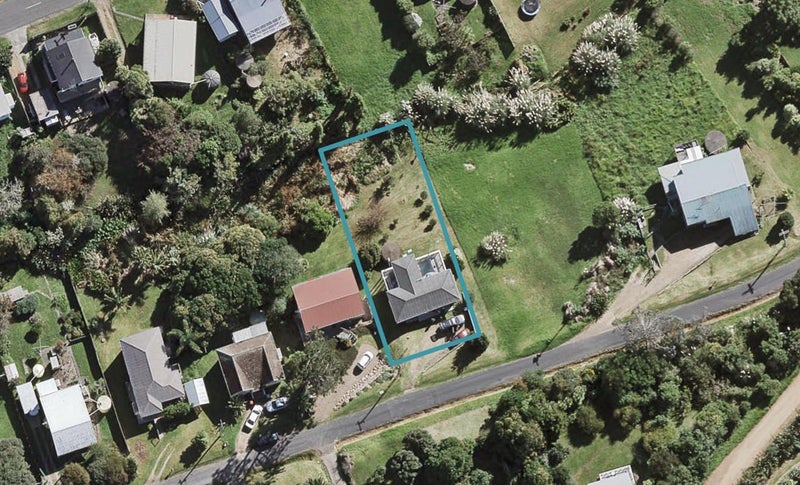 13 Ocean Road, Surfdale, Waiheke Island - Carousel 1