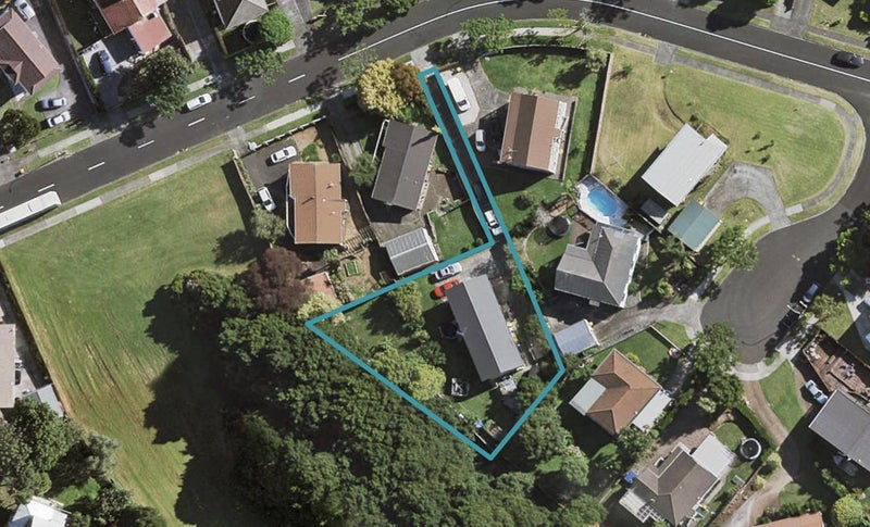 15 Banyan Drive, Totara Heights, Auckland - Carousel 1