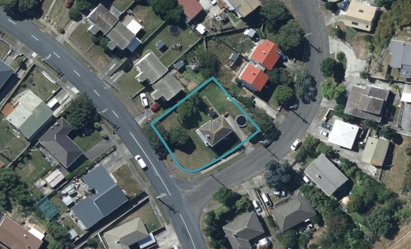 1 Owhiti Street, Titahi Bay, Porirua - Carousel 1