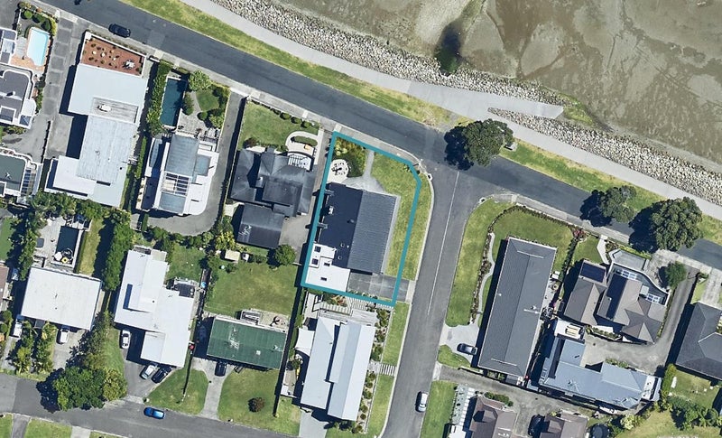 37 Beach Road, Otumoetai, Tauranga - Carousel 1