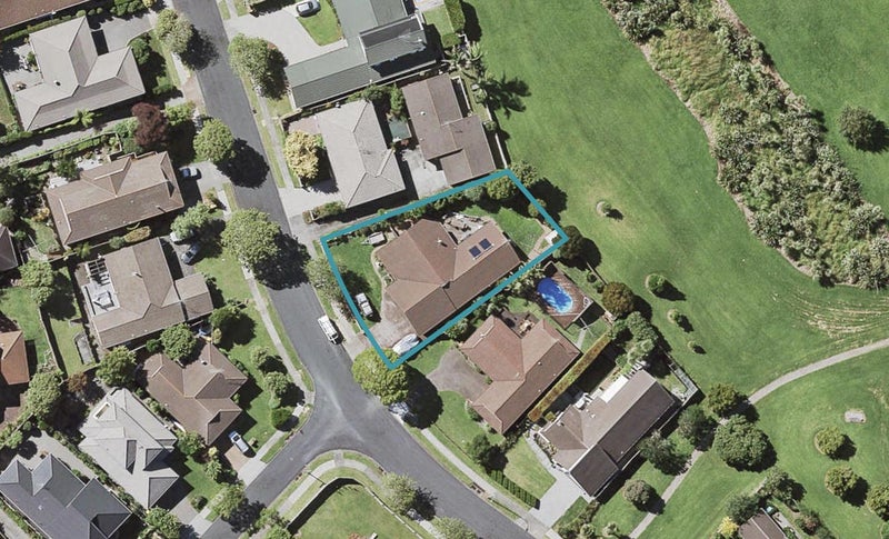 10 Leicester Parade, Somerville, Manukau - Carousel 1