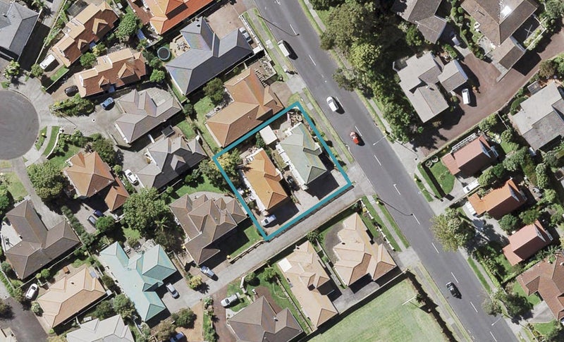 2/39 Fortunes Road, Half Moon Bay, Auckland - Carousel 1