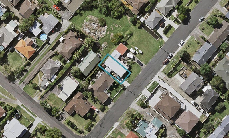 2D Livingstone Street, Milford, Auckland - Carousel 1