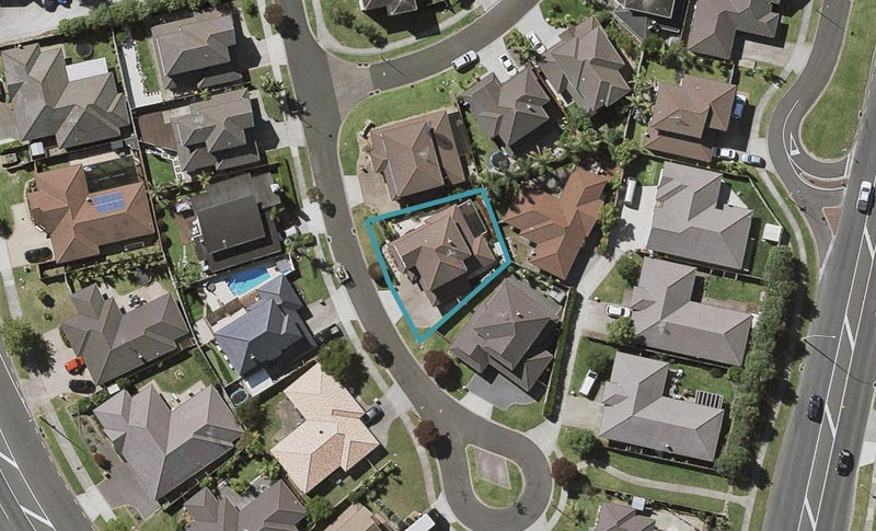 8 Breon Place, Flat Bush, Auckland - Carousel 1