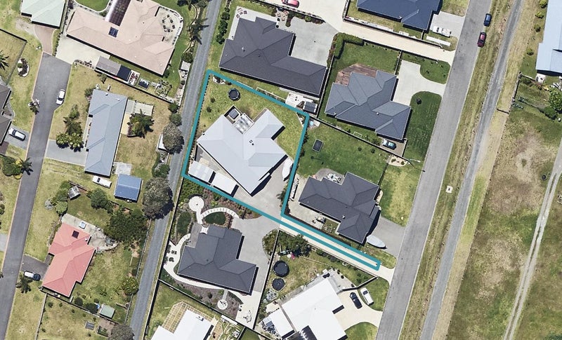 11 Dawn Parade, Coastlands, Whakatane - Carousel 1