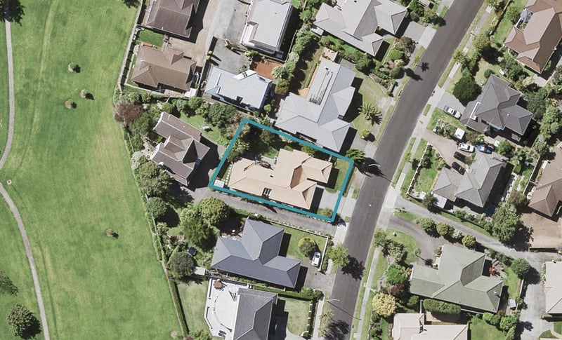 10 Wiltshire Place, Somerville, Manukau - Carousel 1