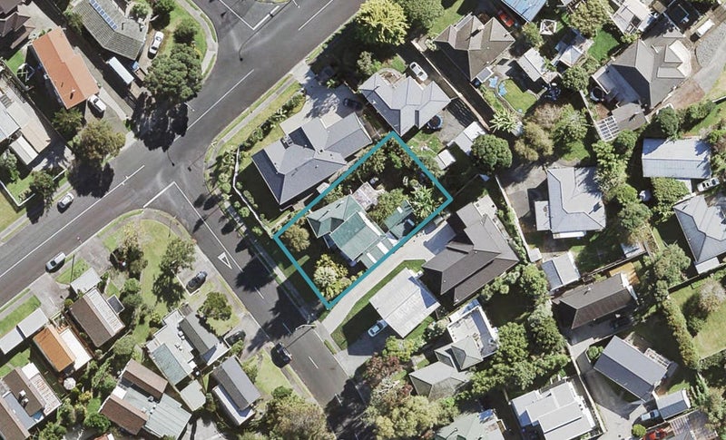 223 Halsey Drive, Lynfield, Auckland - Carousel 1