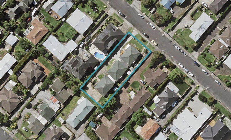 2/10 Brook Street, Milford, Auckland - Carousel 1