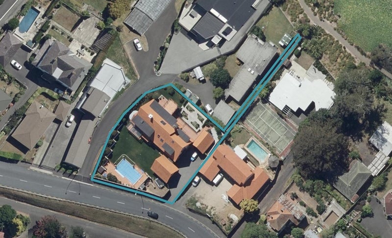 92 Lake Crescent, Hamilton Lake, Hamilton - Carousel 1