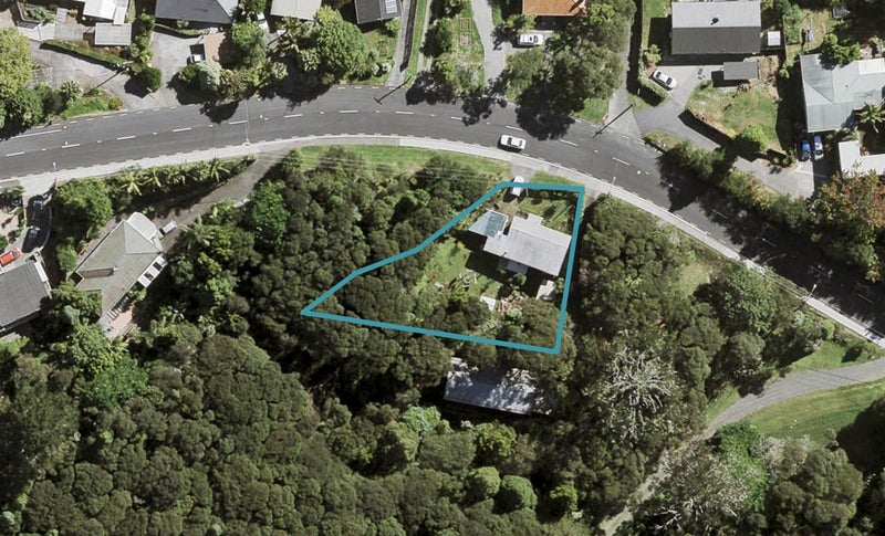 186 Godley Road, Titirangi, Auckland - Carousel 1