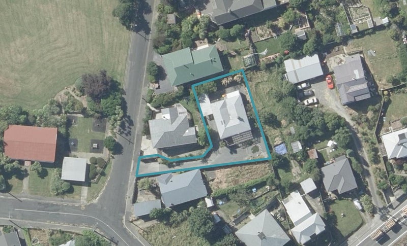 4 Wakatipu Street, Ravensbourne, Dunedin - Carousel 1
