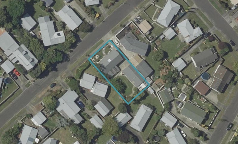 10 Rosedale Crescent, Cloverlea, Palmerston North - Carousel 1