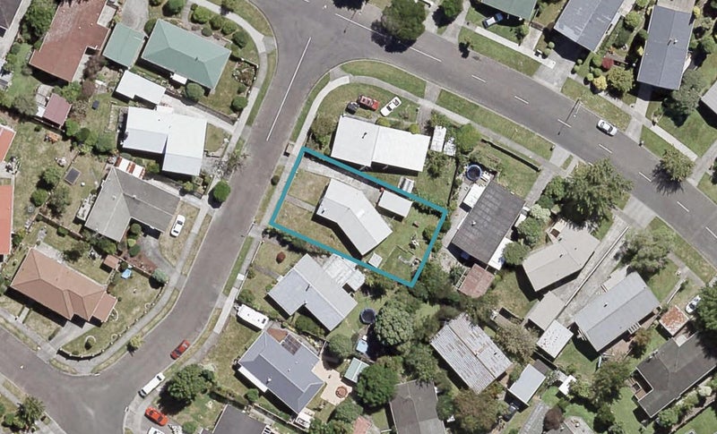 8 Camden Road, Totara Park, Upper Hutt - Carousel 1