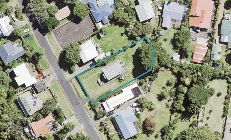 10 Lookout Drive, Laingholm, Auckland - Carousel 1