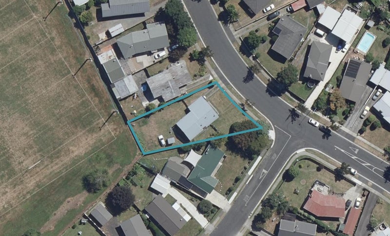 33 Rhonda Avenue, Deanwell, Hamilton - Carousel 1