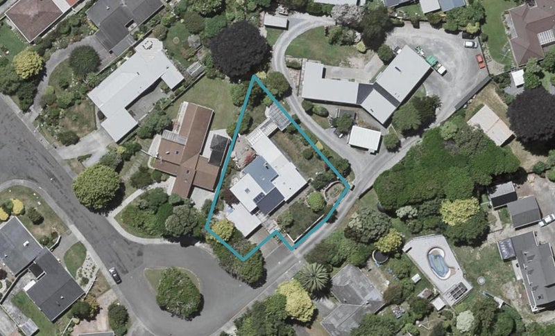 17 Fleetwood Grove, Waikanae - Carousel 1