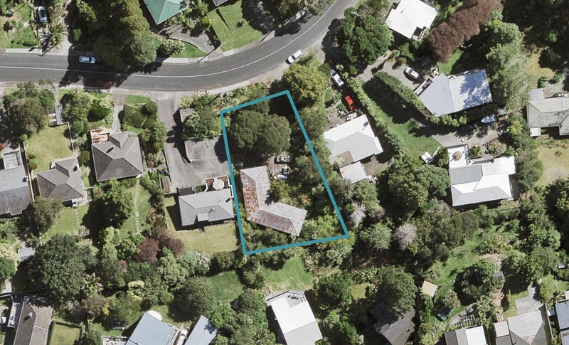 56 Derwent Crescent, Titirangi, Auckland - Carousel 1