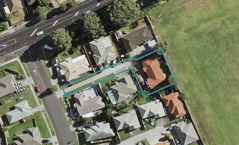 8 Glenveagh Park Drive, Weymouth, Auckland - Carousel 1