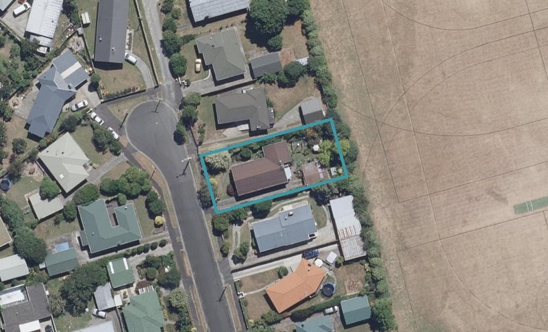 16 Defoe Avenue, Hillcrest, Hamilton - Carousel 1