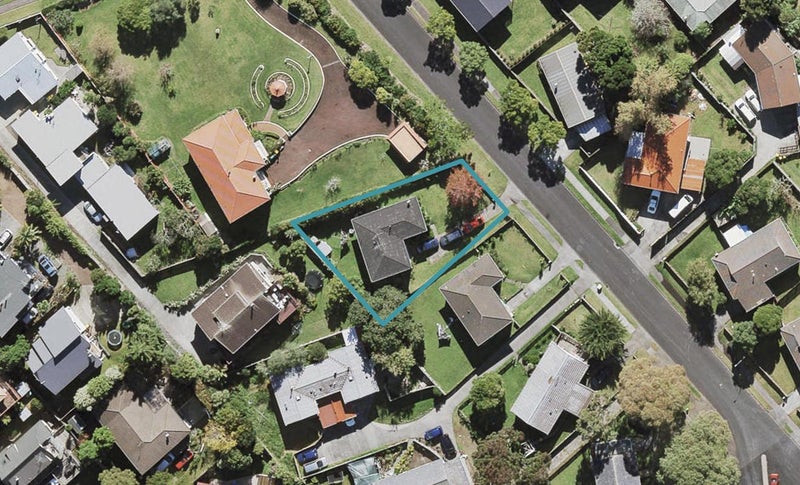 5 Backhurst Grove, Massey, Auckland - Carousel 1