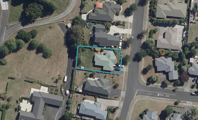 318 Grandview Road, Western Heights, Hamilton - Carousel 1
