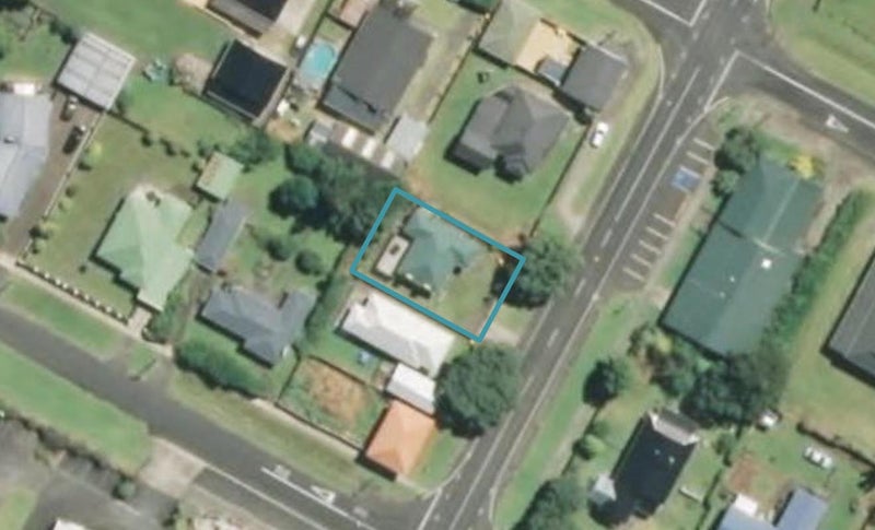 8 Havelock Street, Ōpunake - Carousel 1