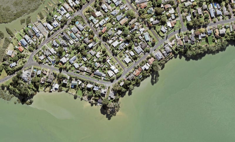 16 Ferry Parade, Herald Island, Auckland - Carousel 1