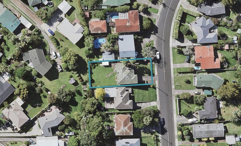42 Angelo Avenue, Howick, Auckland - Carousel 1