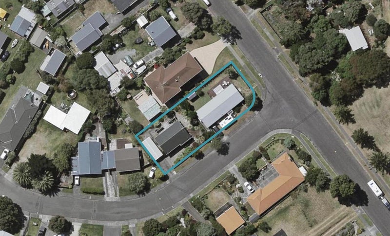 1 Victor Grove, Waikanae Beach, Waikanae - Carousel 1