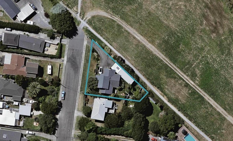 126 Alexander Road, Raumati Beach, Paraparaumu - Carousel 1