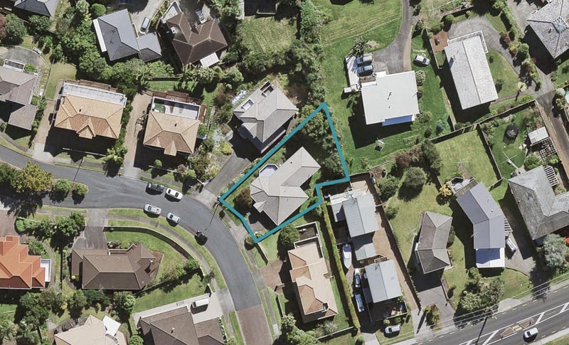 3 McFetridge Place, Hillcrest, Auckland - Carousel 1