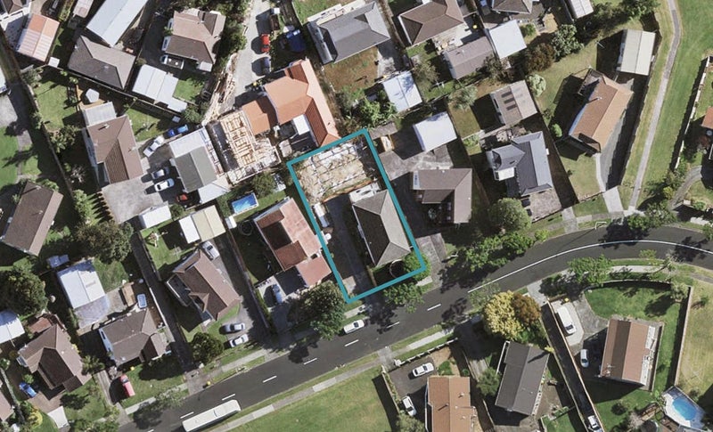 16 Banyan Drive, Totara Heights, Auckland - Carousel 1