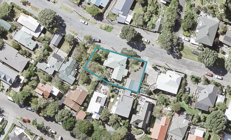 6 Totara Street, Eastbourne, Lower Hutt - Carousel 1