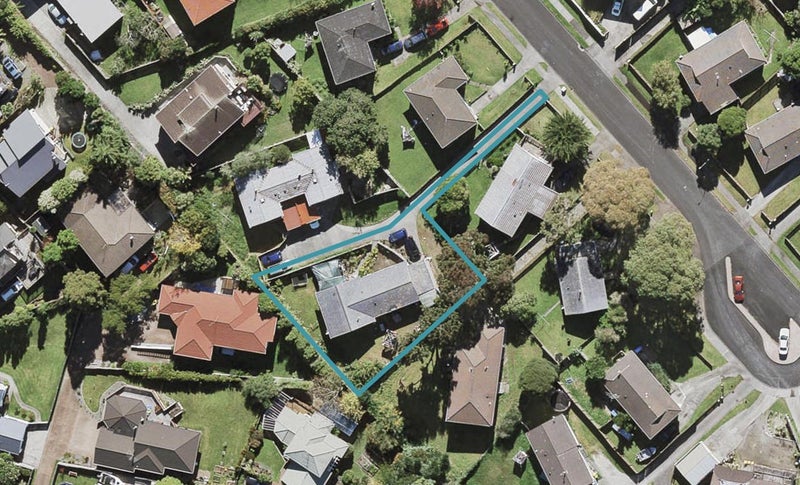 11 Backhurst Grove, Massey, Auckland - Carousel 1